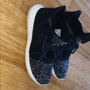 Adidas tubular 6.5Y = 8 woman’s